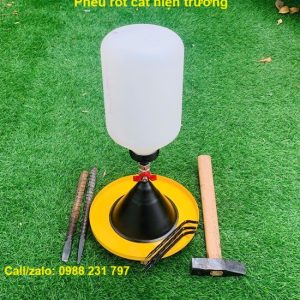 phễu rót cát hiện trường